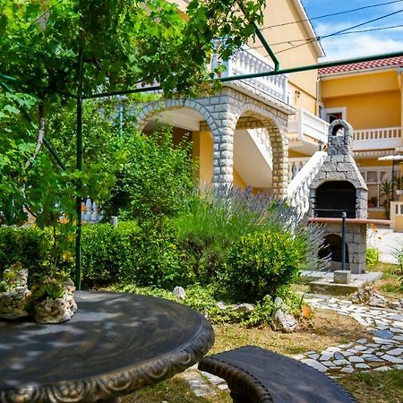 Apartman Haus Maja Banjol 外观 照片