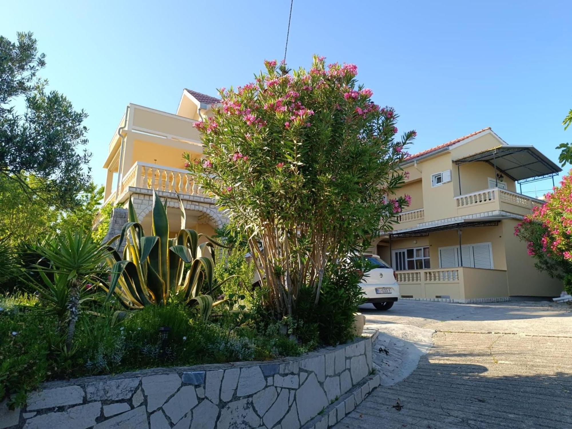 Apartman Haus Maja Banjol 外观 照片