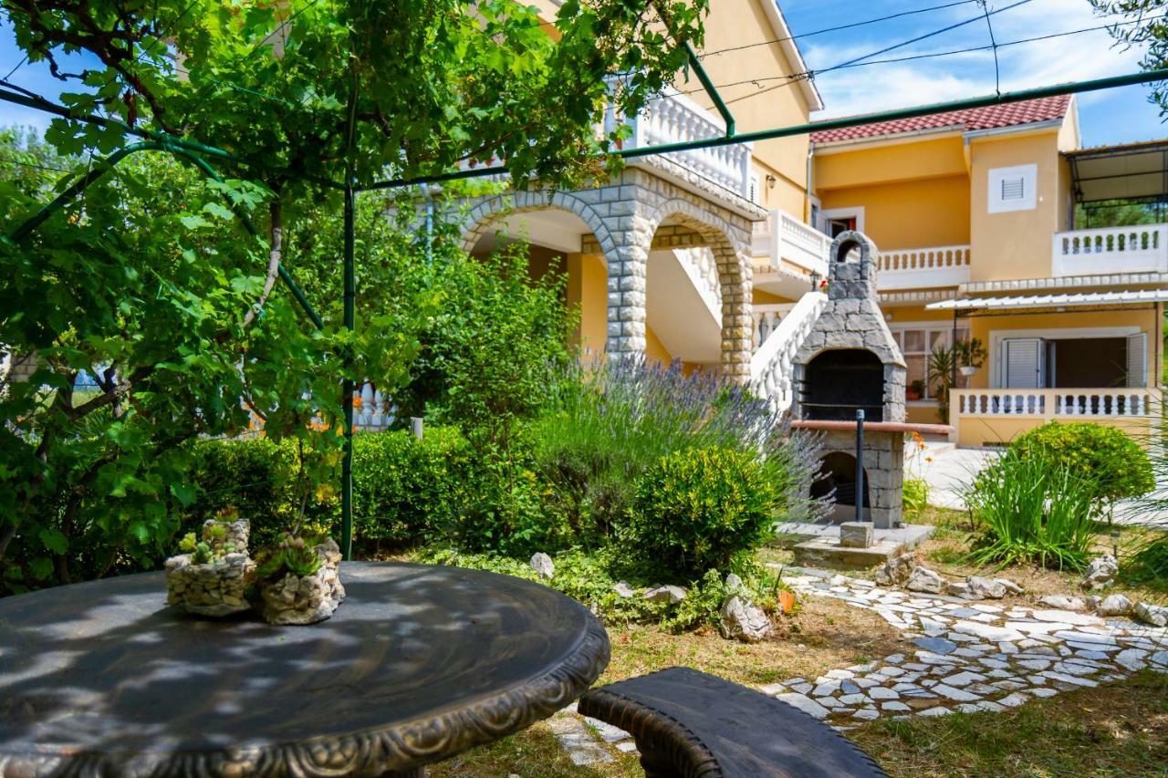 Apartman Haus Maja Banjol 外观 照片